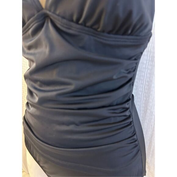 Speedo ruched halter slimming swimsuit Black size 6 - Picture 4 of 10